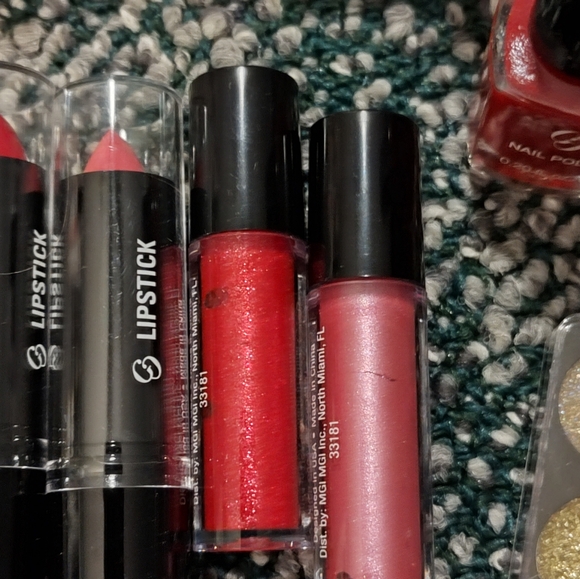 NWT! Makeup Case (FULL) - Picture 8 of 16